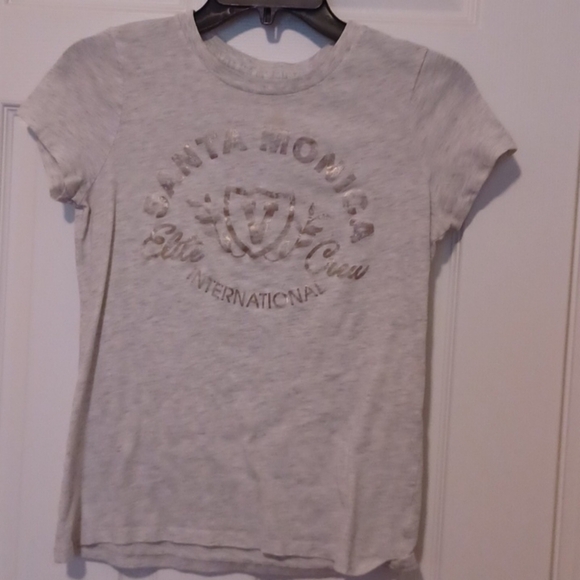 💙🌺Old Navy Light Gray Cotton Tee - Picture 8 of 8